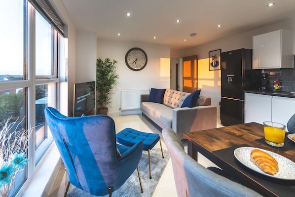 Smart TV - Spacious Home for Family Vacations (Southampton)