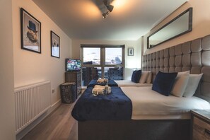 4 bedrooms, iron/ironing board, free WiFi, bed sheets