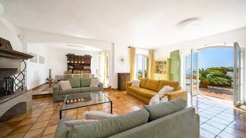 TV connectée, jeux vidéo, lecteur de DVD, table de tennis de table