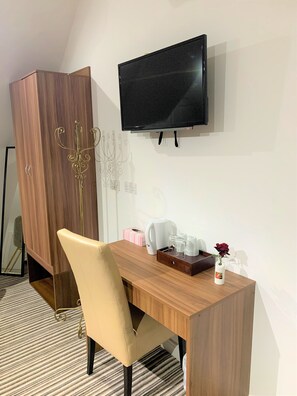 32–tuumainen taulutelevisio, jossa kaapelikanavat