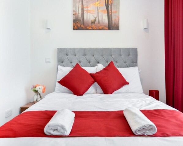 Desk, free WiFi, bed sheets - Green View Hotel Near Dartford (Dartford)