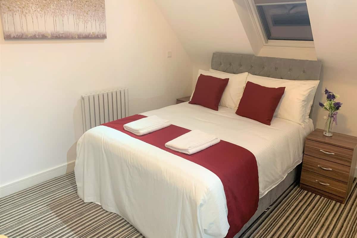 Standard-Doppelzimmer | Schreibtisch, kostenloses WLAN, Bettwäsche