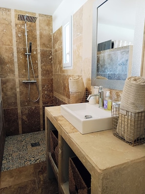Shower, towels - Nice air-conditioned villa with private pool (Paluds de Noves)