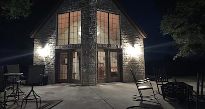 ANTLER OAKS CABIN