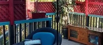 Cozy Treetop Getaway in quiet cul de sac 🌳