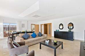 Living area - Norvilla B (Guia)