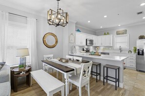 Dining - Legacy 501 - Seagrove Beach, Gulf Views, Two Community Pools! (Seagrove Beach)