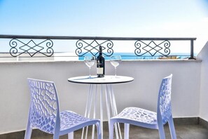 Deluxe Double Room (303) | Balcony