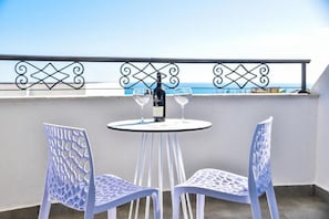 Deluxe Double Room (303) | Balcony