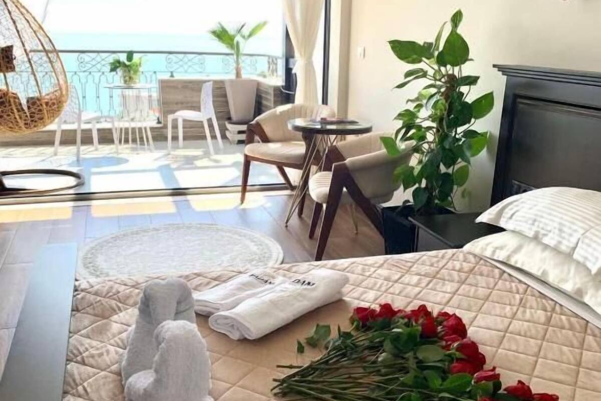 Double Room, Balcony, Sea View (402) | Desk, soundproofing