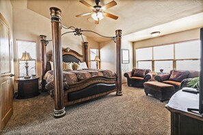 5 chambres, bureau, fer et planche à repasser, lit parapluie