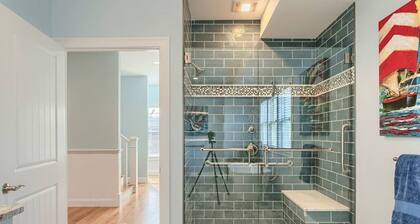 Custom built “Accessible Home", Ocean views