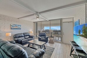 Smart TV - Stunning Ocean Front, # 236 Beachfront 2 Bedroom, 2 Bath Condo. (Port Aransas)