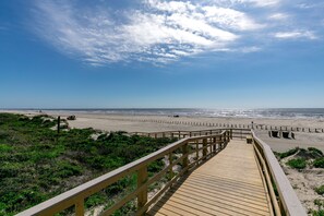 On the beach - Stunning Ocean Front, # 236 Beachfront 2 Bedroom, 2 Bath Condo. (Port Aransas)