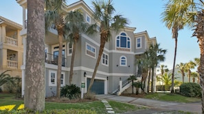 Exterior - Easy Walk to Private Beach! Views, Balconies, Pool, Chef Ready (Destin)