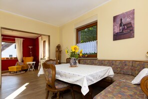 Dining - Cozy holiday apartment "Hinz" in the Spessart (Hobbach)