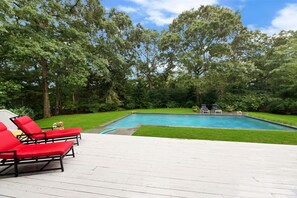 Alberca al aire libre y alberca climatizada