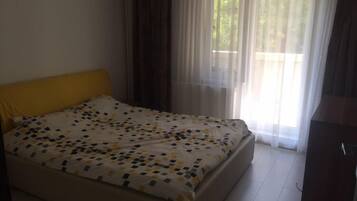 2 bedrooms, iron/ironing board, WiFi