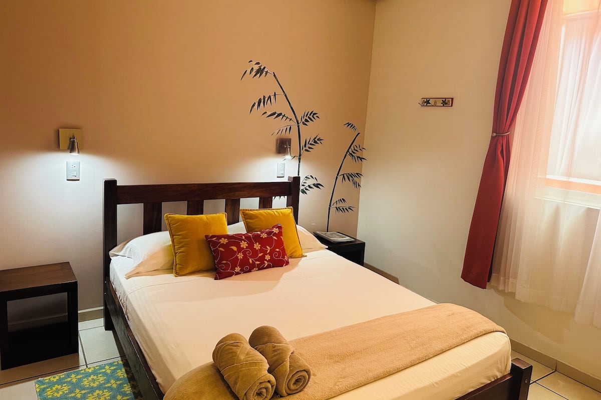 Chambre Double Standard | Décoration personnalisée, bureau, Wi-Fi gratuit, draps fournis