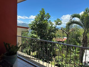 Individuell dekoriert, Schreibtisch, kostenloses WLAN, Bettwäsche