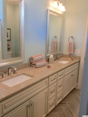 Combined shower/tub, hair dryer, towels - Strand Oasis Gorgeous Luxury Beach House W/ Private Pool & Hot Tub! Pickleball (North Myrtle Beach)