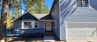 DOWNTIME: 4BR/3BA Lake Retreat w/ Sports Court, Near Snow and Lake Adventures