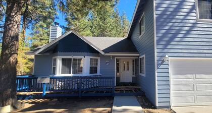 DOWNTIME: 4BR/3BA Lake Retreat w/ Sports Court, Near Snow and Lake Adventures