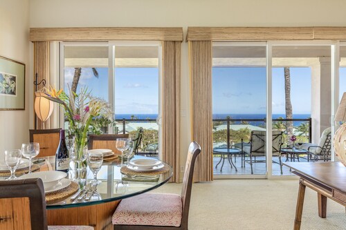Stunning Oceanview Villa w/Spacious Lanai, AC, Shared Pool & Spa: Kumulani (I-4)