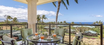 Stunning Oceanview Villa w/Spacious Lanai, AC, Shared Pool & Spa: Kumulani (I-4)