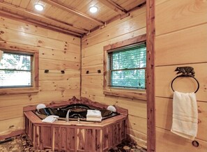 Interior - Charming, Cozy, Log Cabin. Private Hot Tub! Very Near Dollywood and Gatlinburg. (Sevierville)