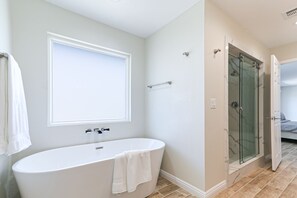 Combined shower/bathtub, hair dryer, towels, toilet paper - This Home Sleeps 20-26 People Comfortably with Pool and Lots of Extra Amenities  (North Las Vegas)