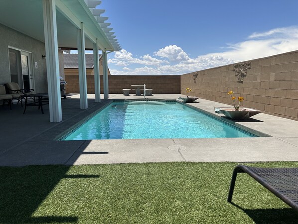 Outdoor pool, a heated pool - Bullheadcity Pool Villa- Summer Savings (Fort Mohave)