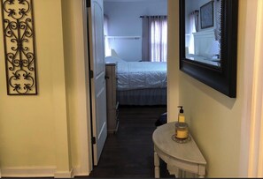 1 多间卧室、熨斗/熨衣板、WiFi、床单