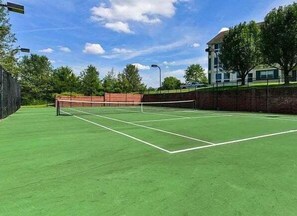 Sports court - Golf-front Branson condo • Sleeps 6 • Pool access (Branson)