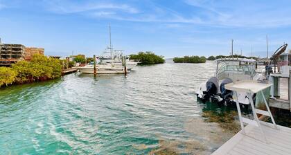 Newly remodeled, bayfront studio with dock, views & open water access