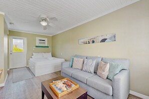 Iron/ironing board, Internet, bed sheets