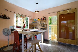 Réfrigérateur, surface de cuisson, cafetiÚre-théiÚre