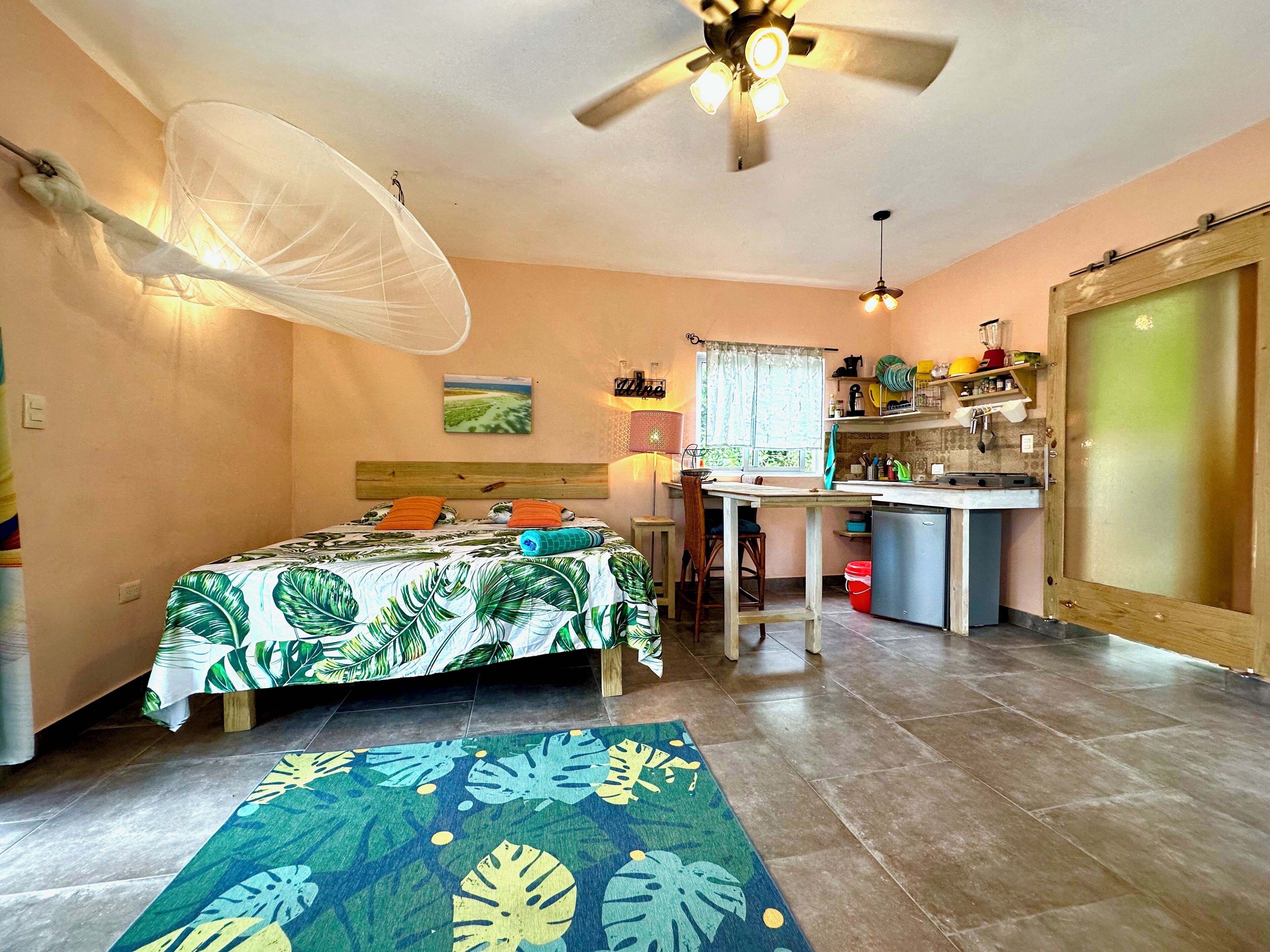 3 chambres, bureau, accès au Wi-Fi (inclus), literie fournie