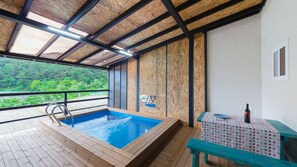 A102 (Pool Villa, Contact property to use private pool) | สระว่ายน้ำส่วนตัว
