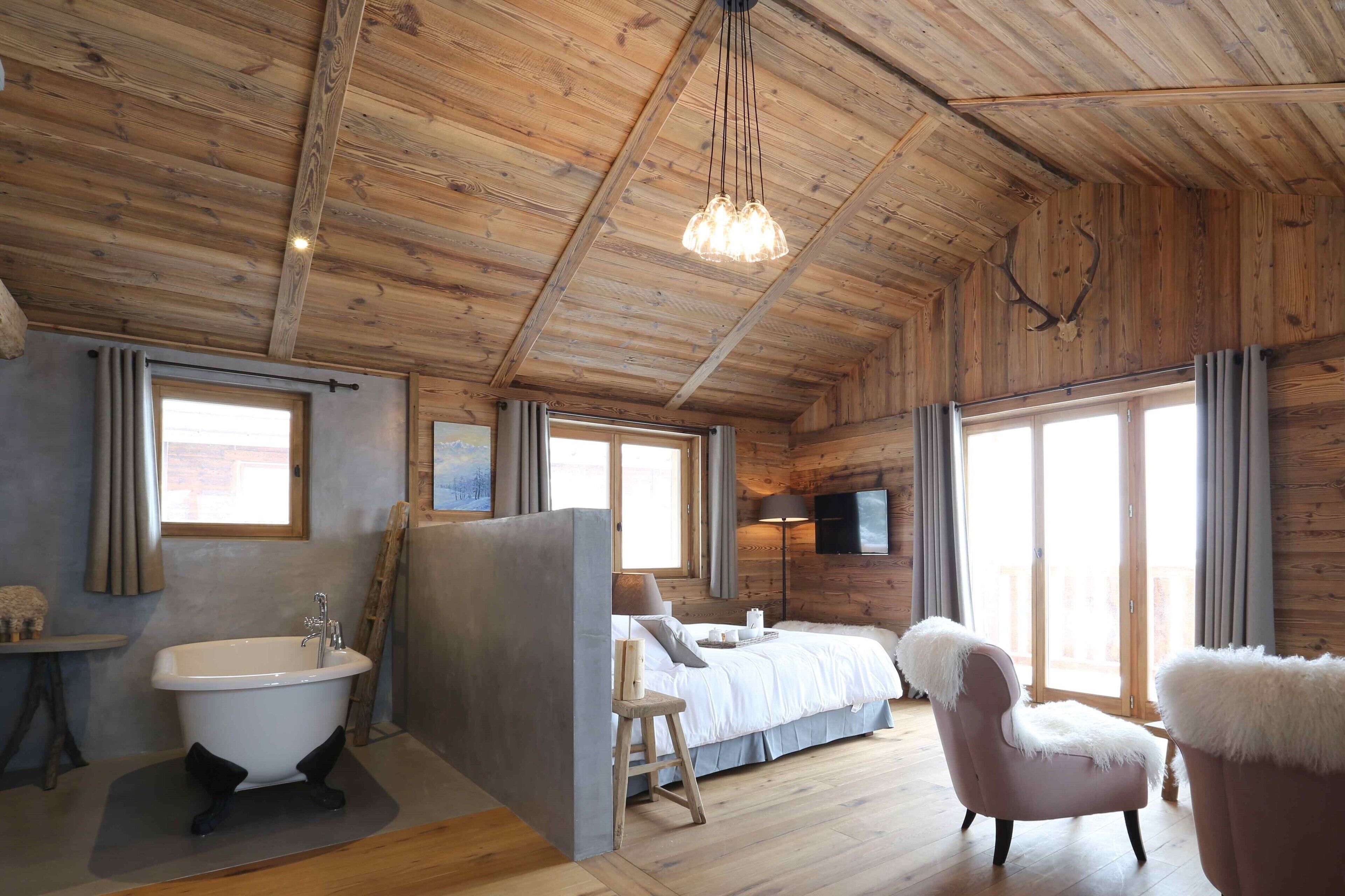 5 bedrooms, in-room safe, iron/ironing board, WiFi