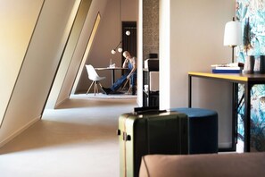 ห้องสวีท | บริเวณนั่งเล่น | ทีวีจอแบน 42 นิ้ว พร้อมช่องดาวเทียม, ทีวี