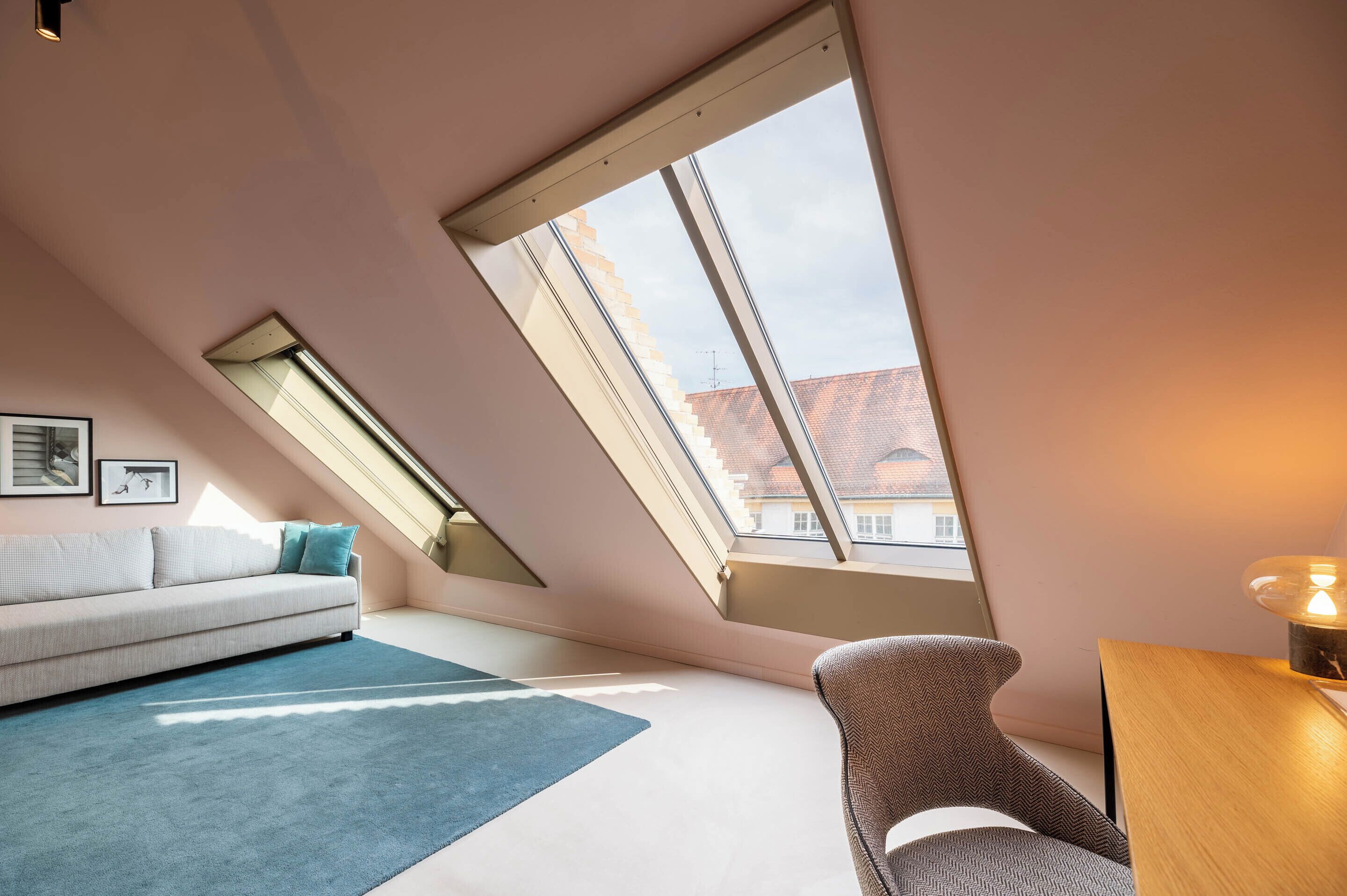 Comfort Queen Room with sofa bed | 起居区 | 42-英寸纯平电视 （配备卫星频道）、电视