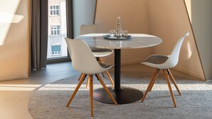 Junior Suite | Blendingsgardiner, lydisolert, wi-fi (inkludert) og individuelt dekorert