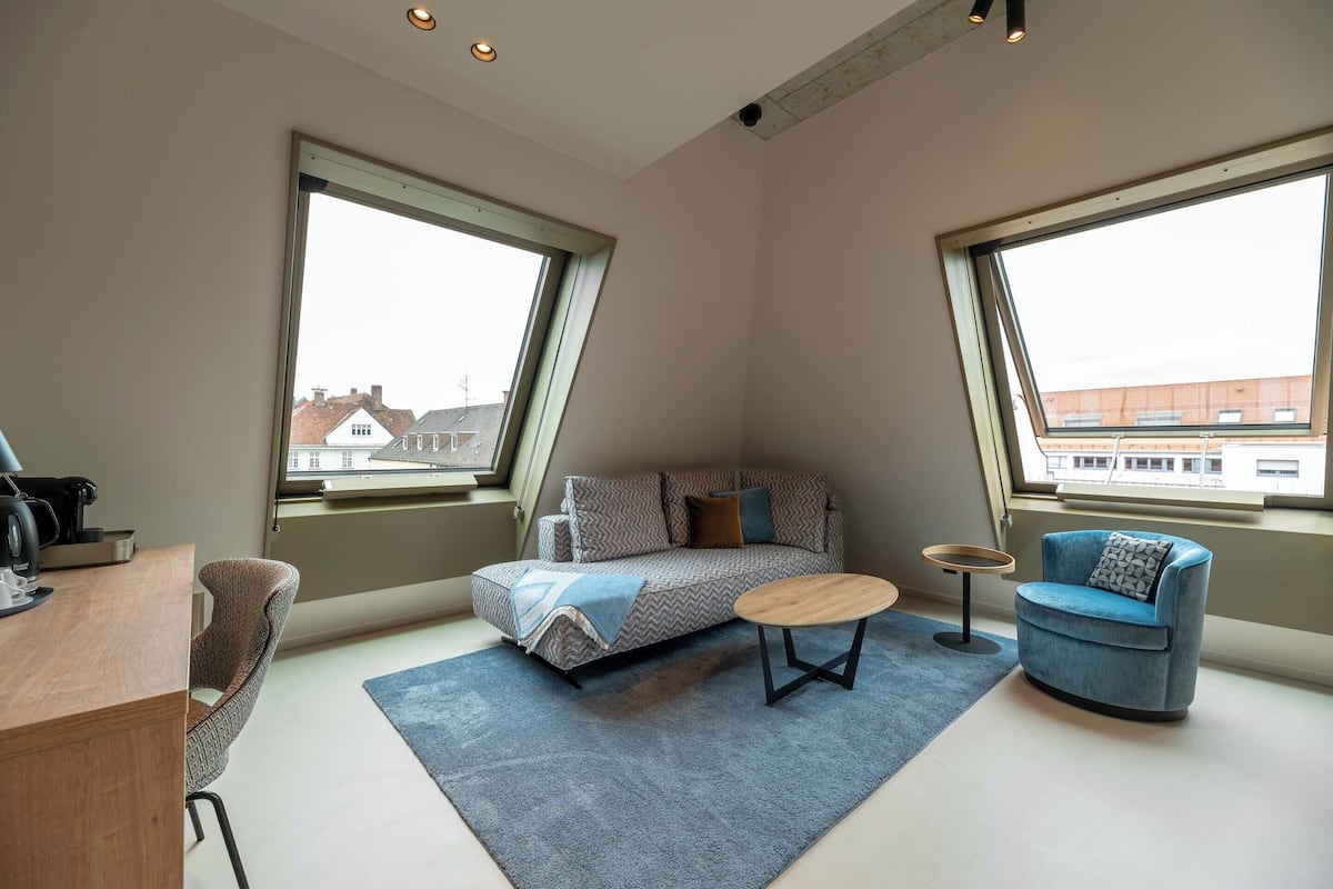 42-inch flat-screen TV with satellite channels, TV