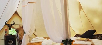 Immaculate Wigwam + Private Wood Burning Hot Tub