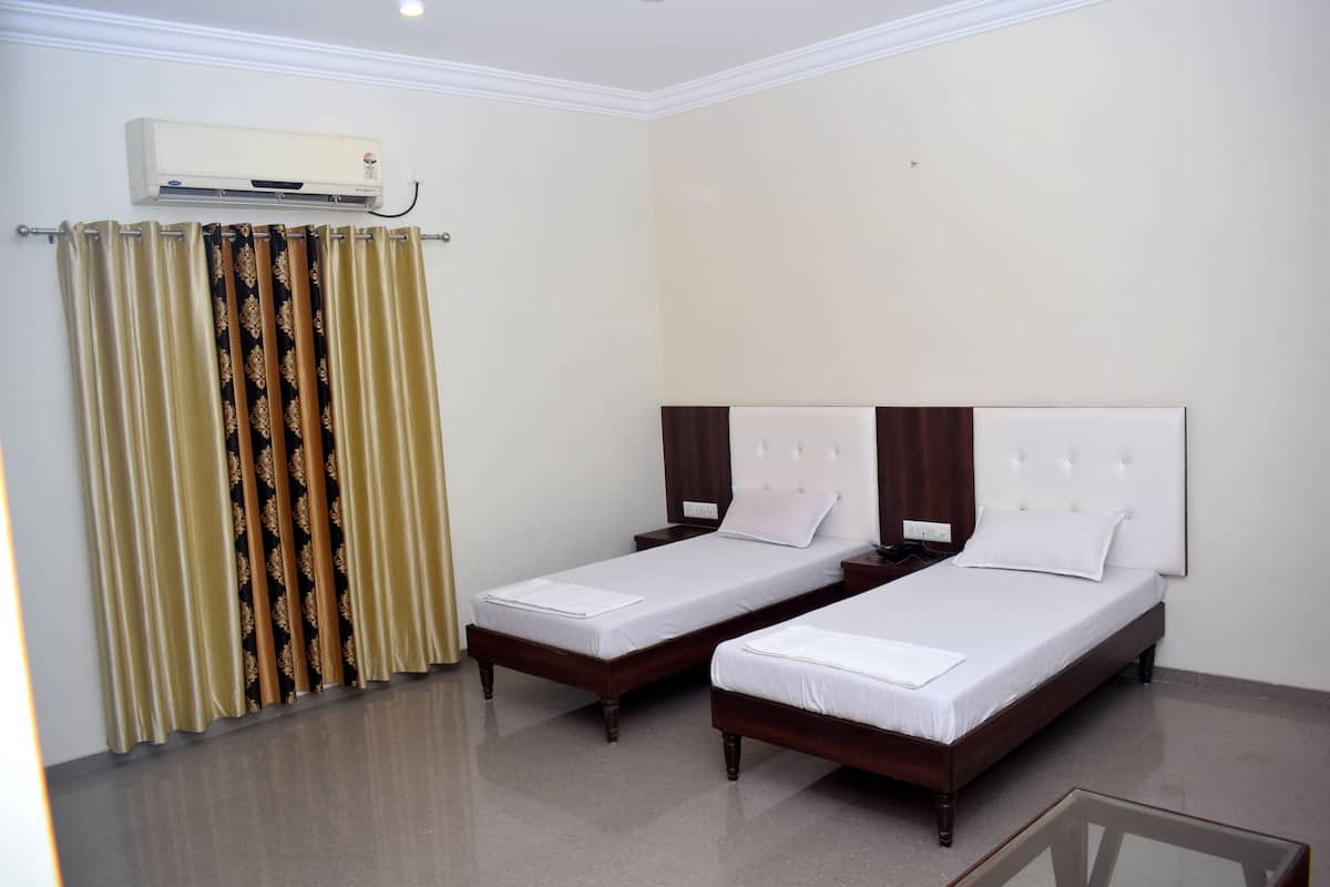 Super Deluxe Room | Soundproofing, free WiFi, bed sheets