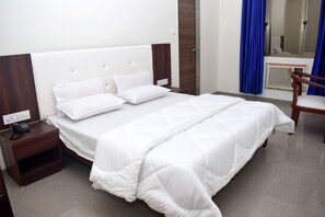 Deluxe Room | Soundproofing, free WiFi, bed sheets