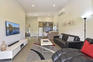 TV - Ironbark Hill Villa 5 - Vermentino (Pokolbin)