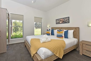 2 bedrooms, iron/ironing board, WiFi, bed sheets - Ironbark Hill Villa 5 - Vermentino (Pokolbin)
