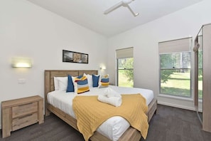 2 bedrooms, iron/ironing board, WiFi, bed sheets